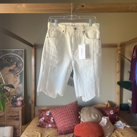 Le Vintage Bermuda Jagged Edge in Vintage White
FRAME size 26 - Picture 7 of 9